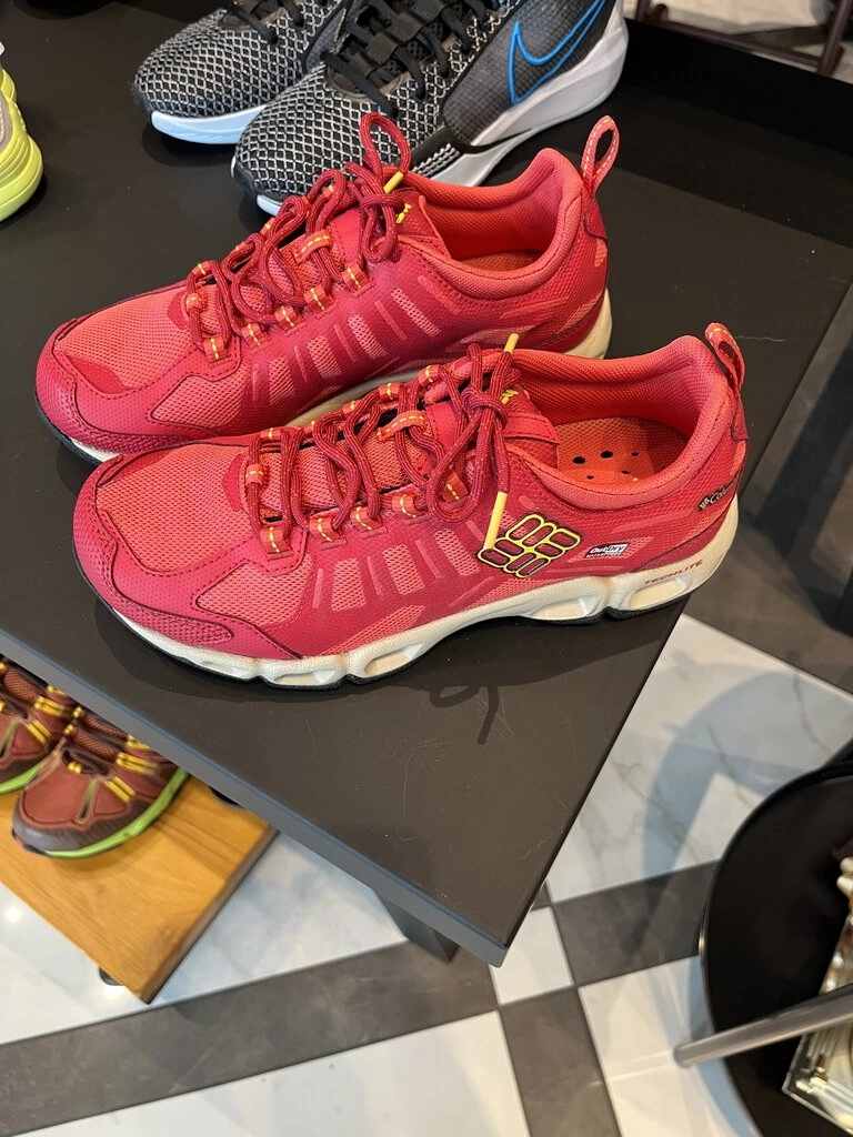 (8.5) NWT "Ventfreak Outdry" Hiking Shoes Obo Hiking Shoes