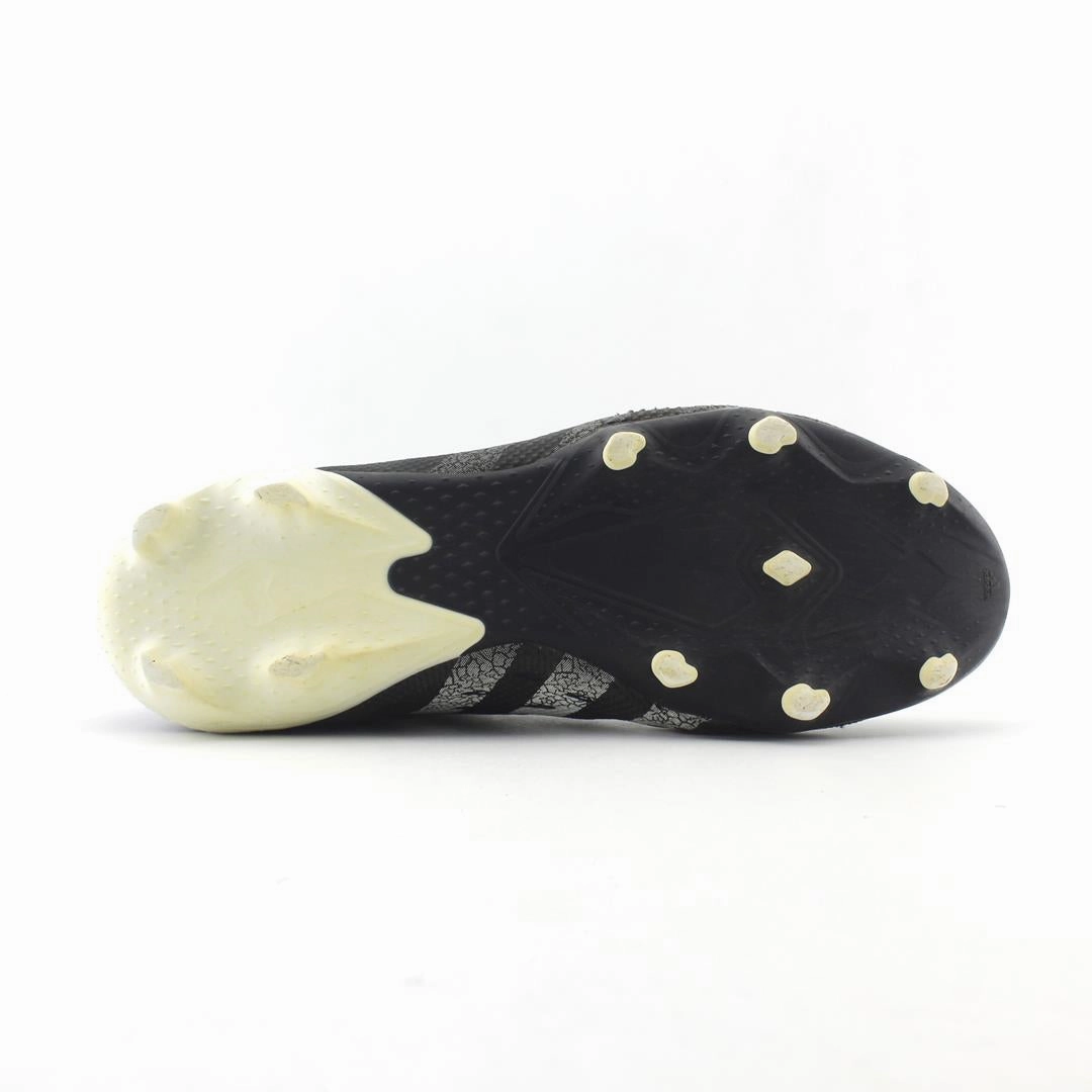 Free Soccer Cleats Giveaway ADIDAS PREDATOR FREAK LACELESS TF