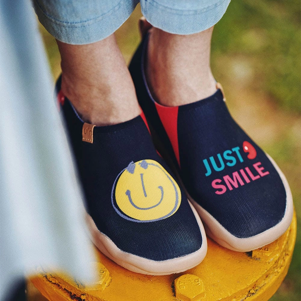 Waterproof Paddling Shoes Smiley Black Knitted Women