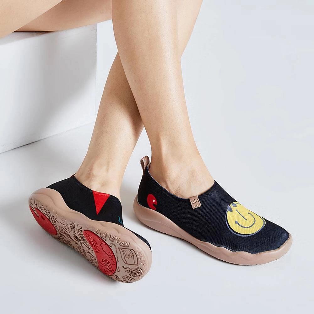 Waterproof Outdoor Shoe Rack Smiley Black Knitted Women