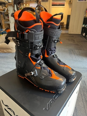 Tecnica Zero G Peak Carbon 29.5 Ski Boots USED Snow And Rain Boots