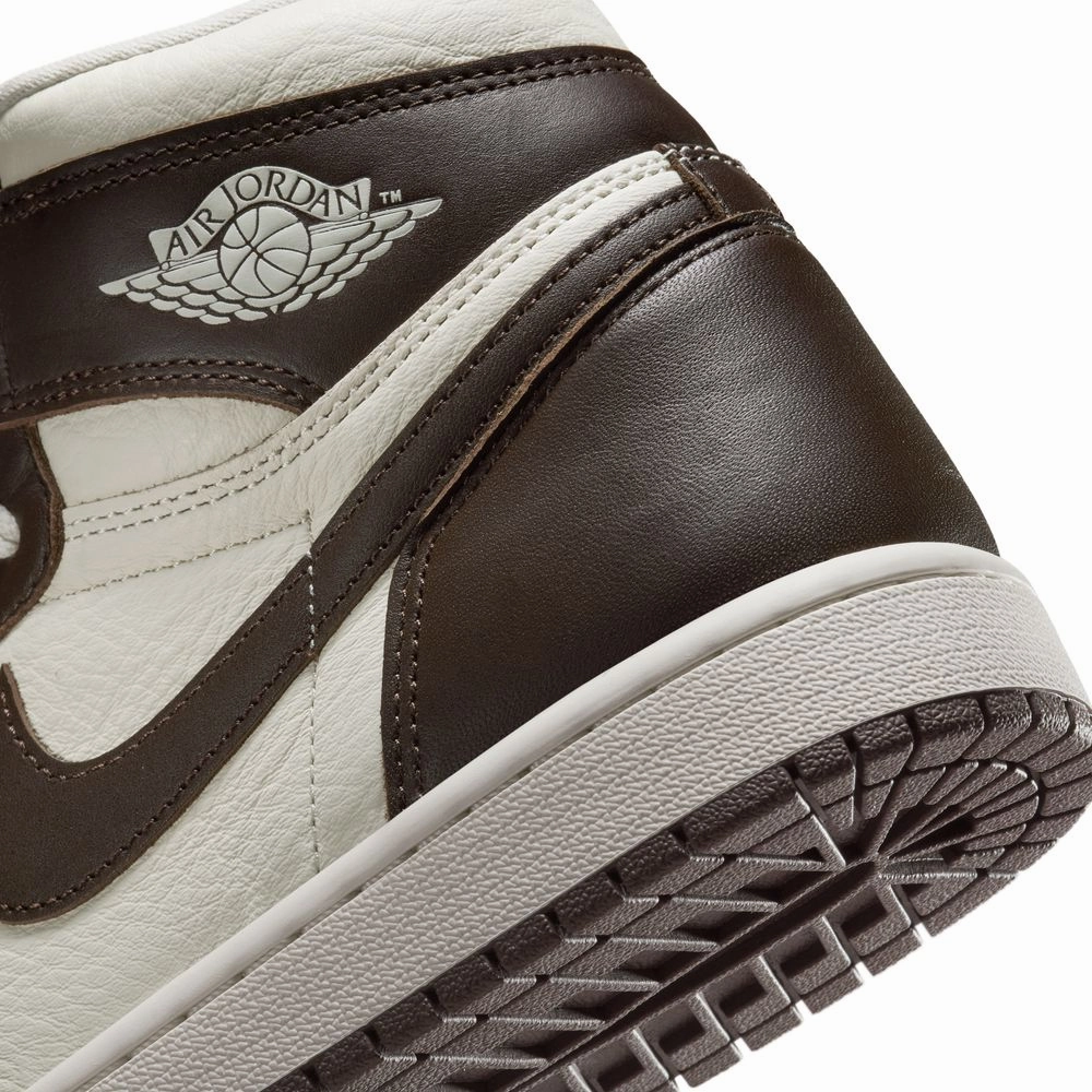 Wmns Air Jordan 1 Retro High OG 'Baroque Brown and Sail' Zoom 2 Basketball Shoes