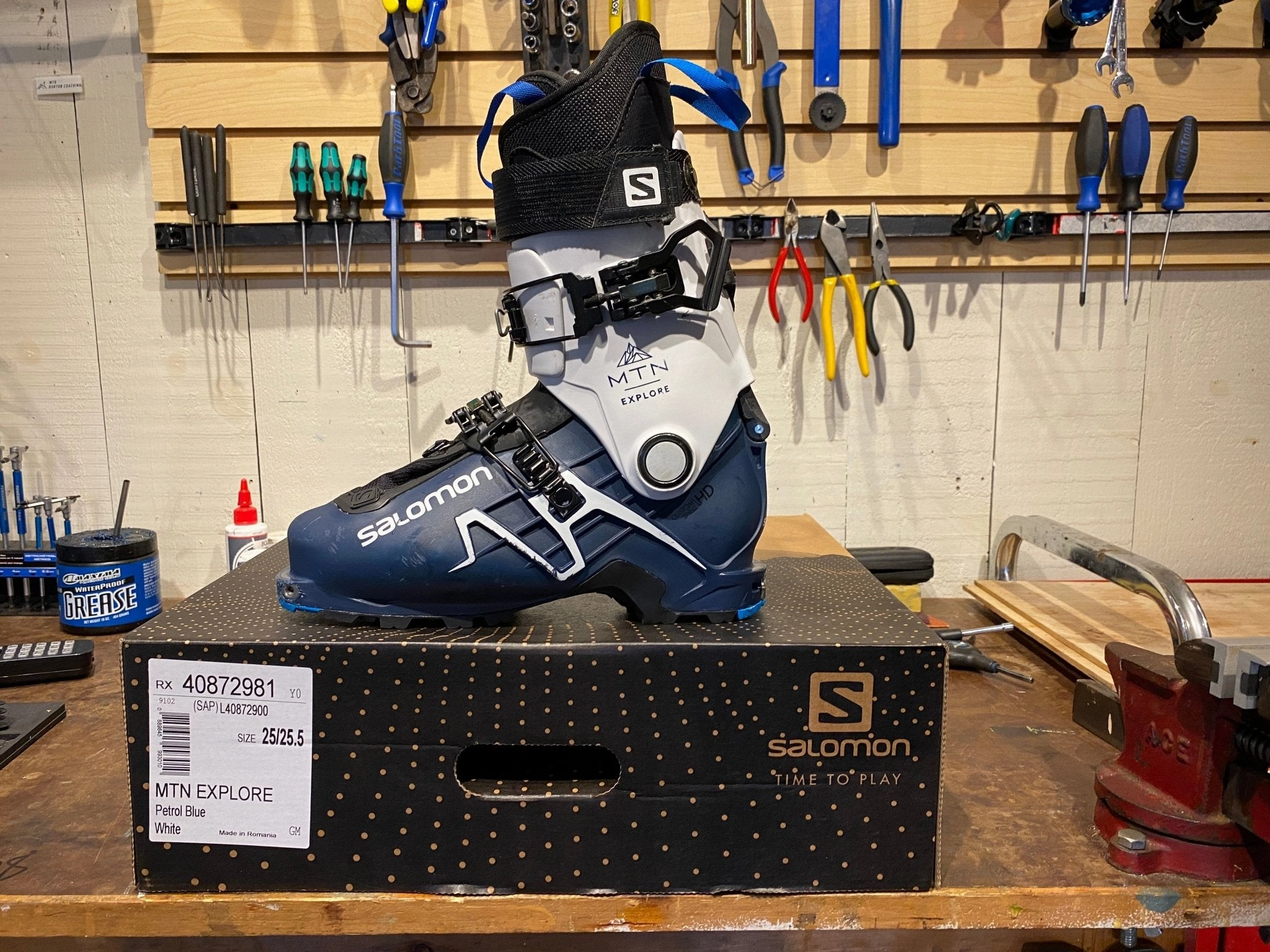 Salomon MTN Explore 25/25.5 Ski Boot Demo Fleet #41 Lululemon Snow Boots