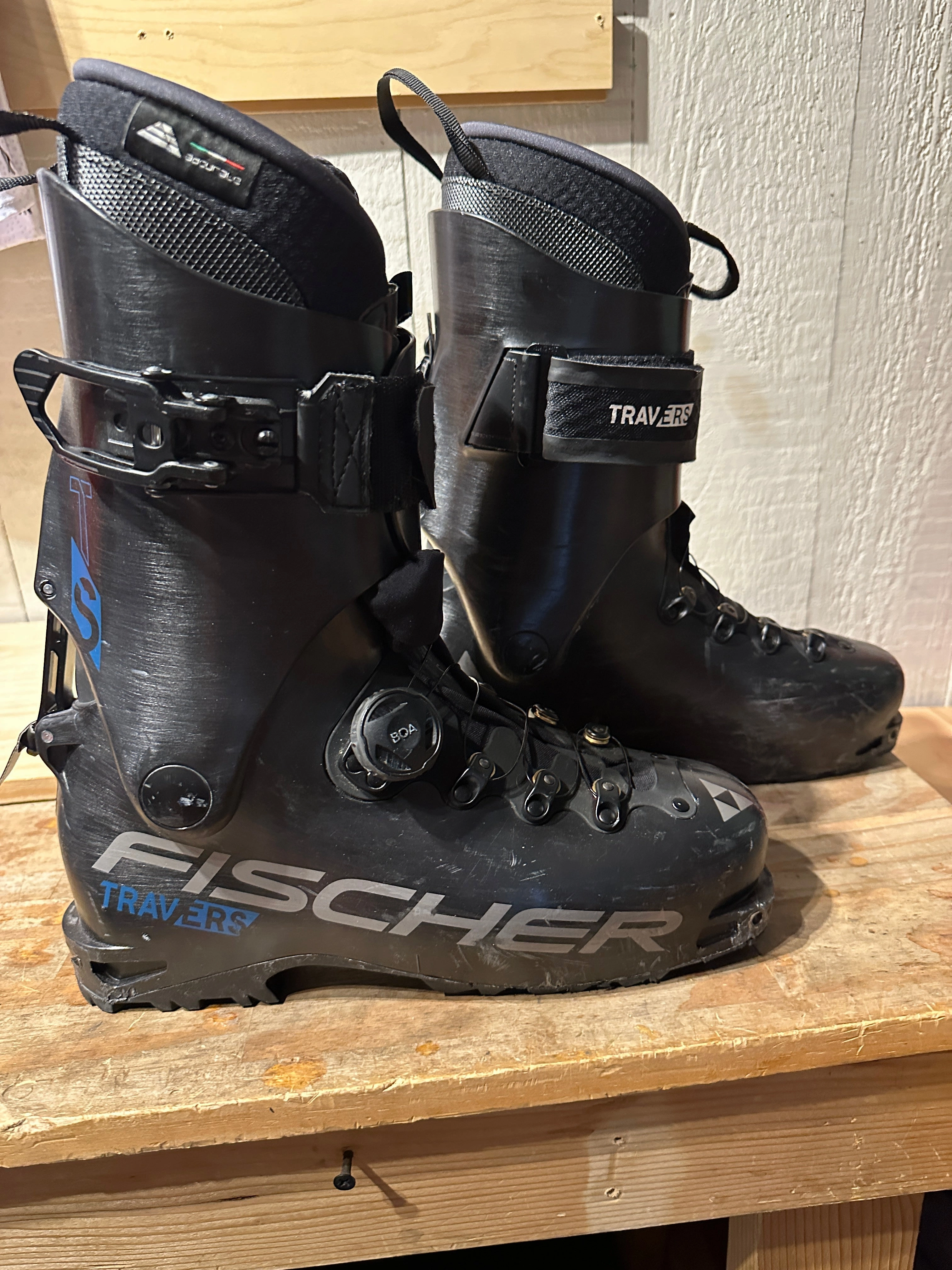 Fischer Travers 28.5 24/25 Demo Fleet #41 Extra Wide Calf Snow Boots