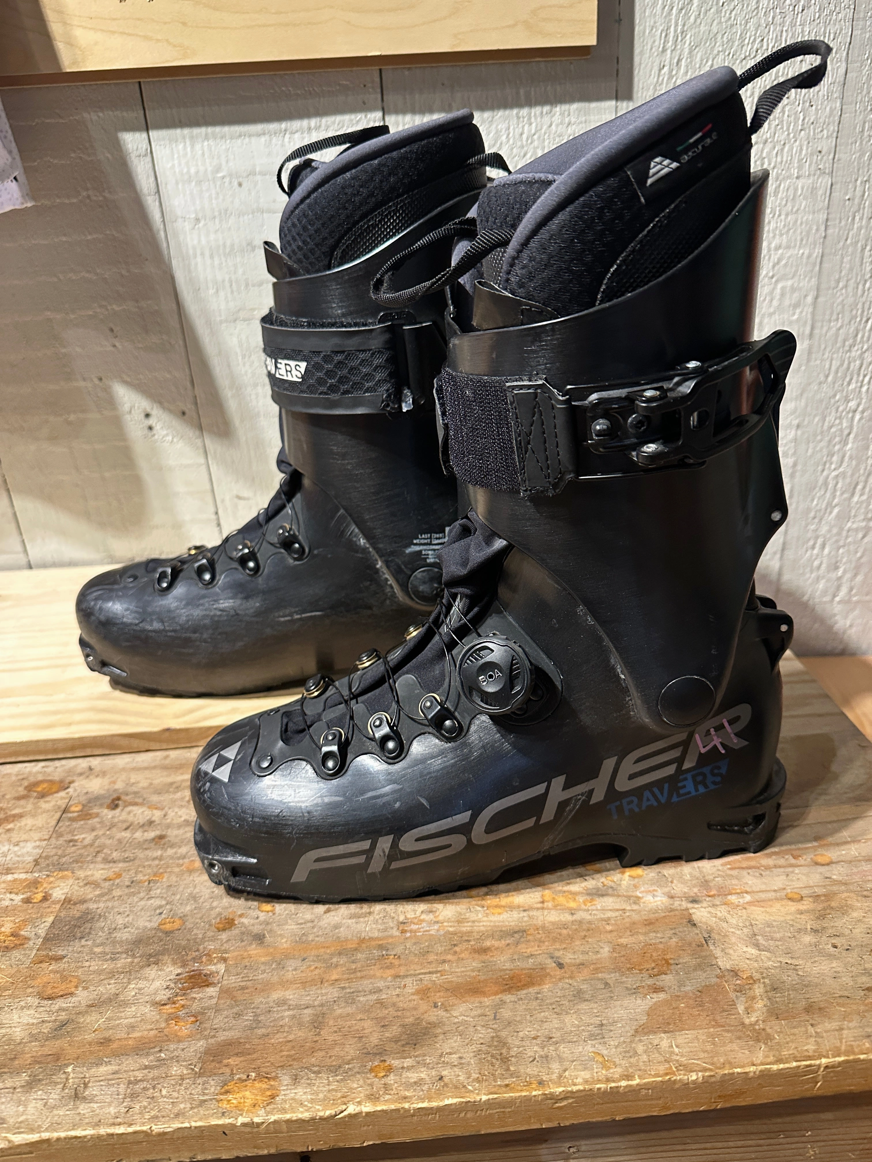 Fischer Travers 28.5 24/25 Demo Fleet #41 Snow Leopard Print Boots