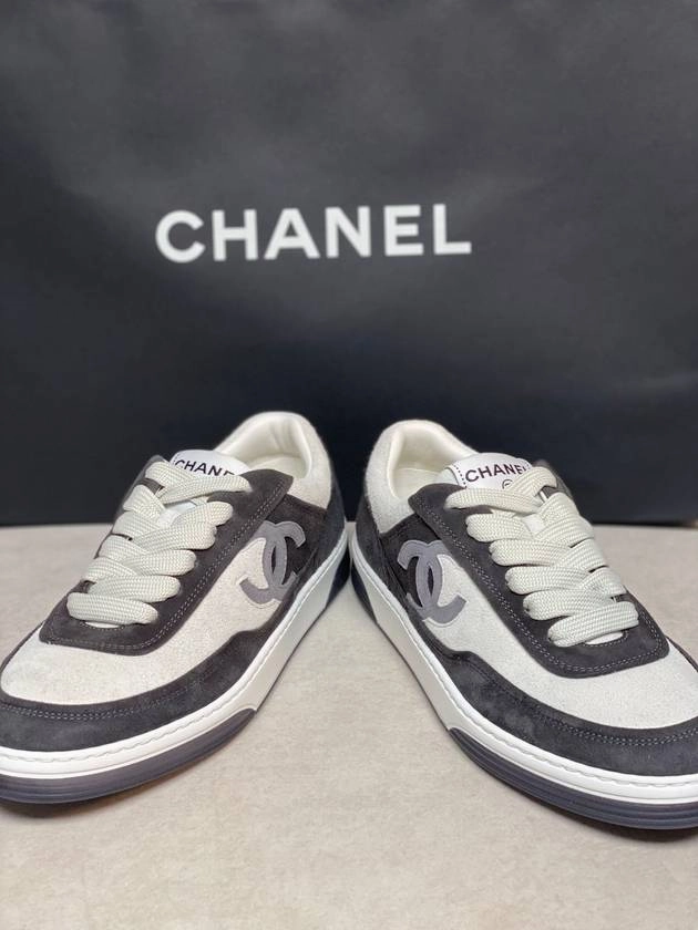 Sneakers With A Wide Toe Box CC Logo Suede Kidskin Low Top Sneakers Black Chanel