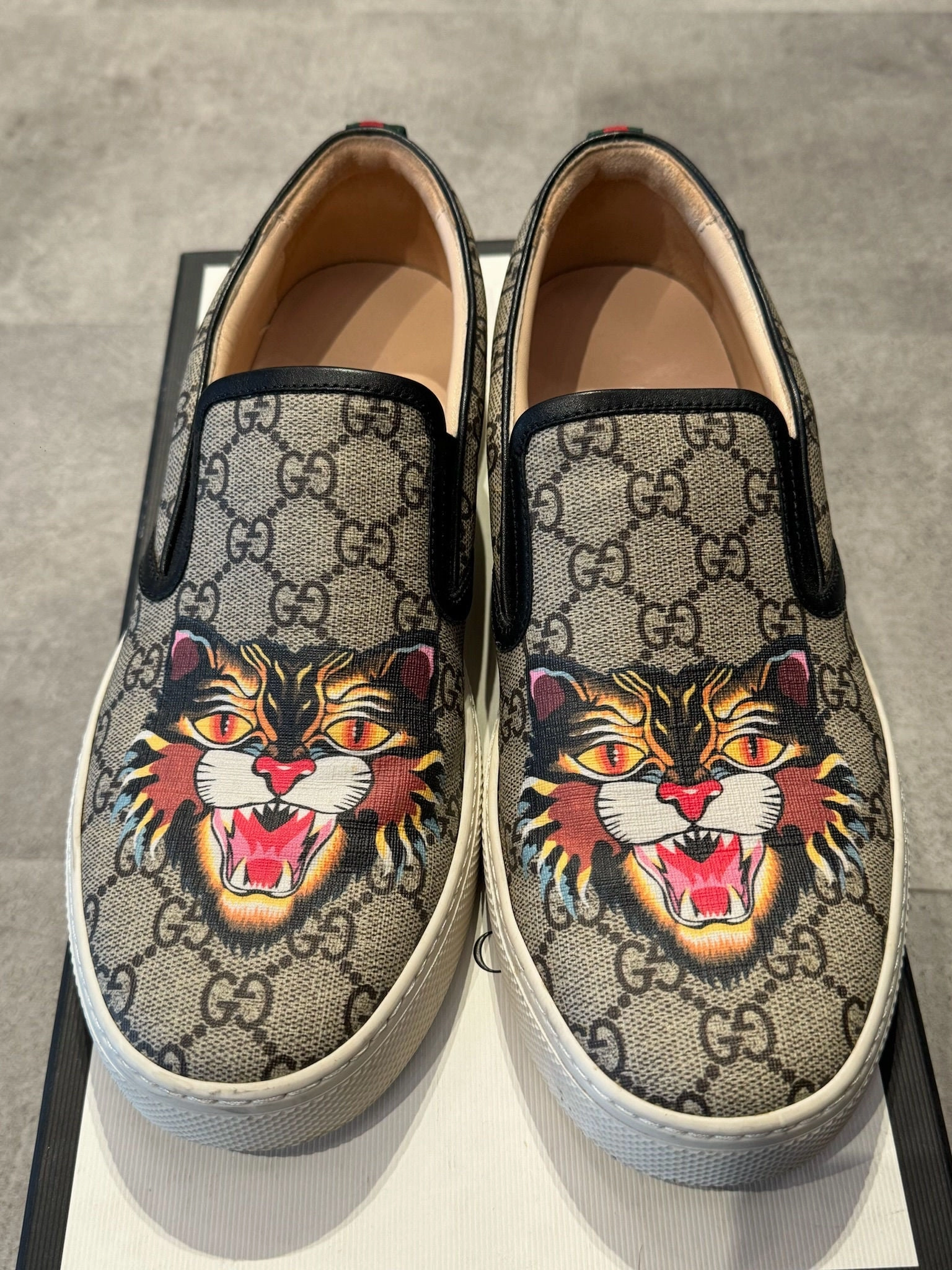 Top Running Sneakers Gucci GG Supreme Angry Cat Slip-On (Preowned Size G8/US9) - Pre-Owned