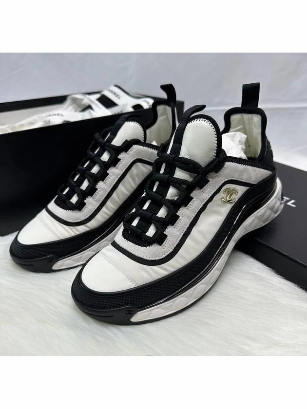 Lee's Sneakers CC Logo Mixed Fiber Low Top Sneakers Black White Chanel