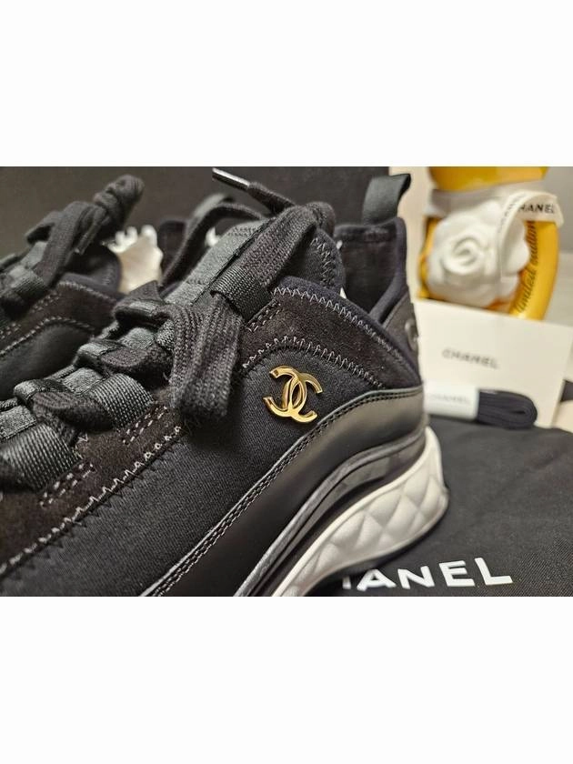 Good Walking Sneakers For Flat Feet Mixed Fibers Velvet Calfskin Low Top Sneakers Black Chanel