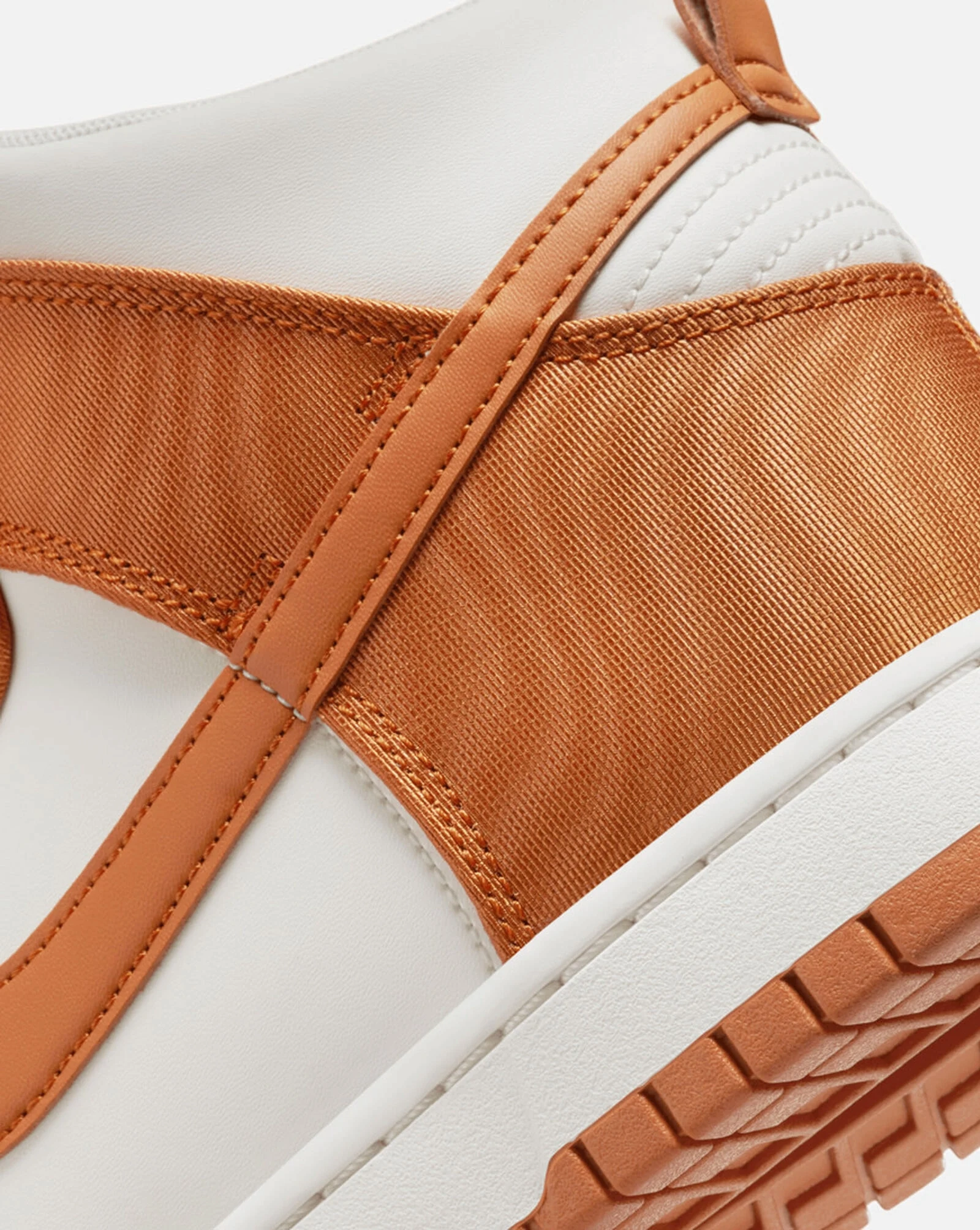 Nike Men's Dunk High Retro SE Shoes - Monarch / Sail Flyknit Nike Shoes