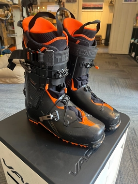 Tecnica Zero G Peak Carbon 29.5 Ski Boots USED Bomgaars Snow Boots