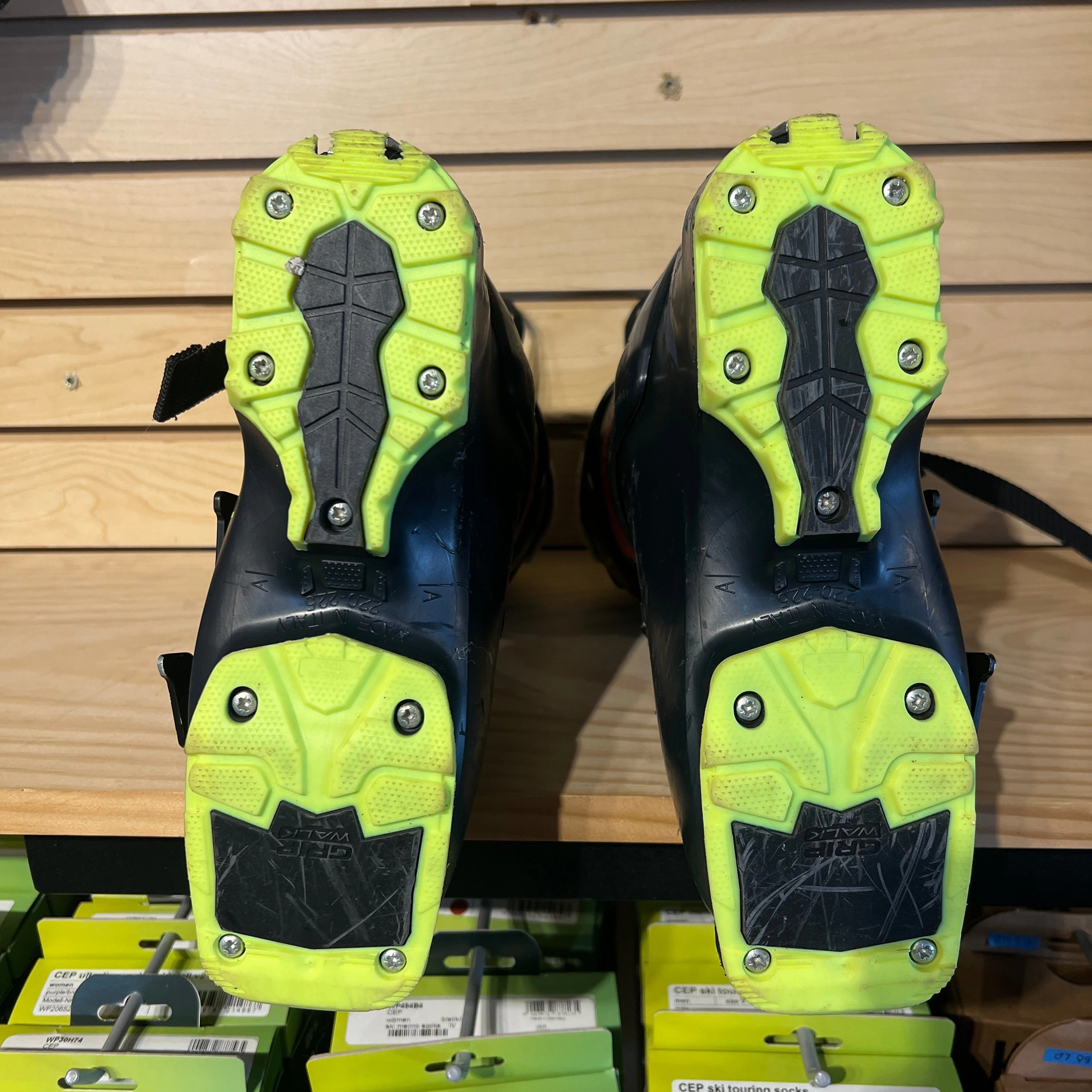 Rubber Boots In Snow Fischer Ranger 115 Ski Boots - 22.5 - USED