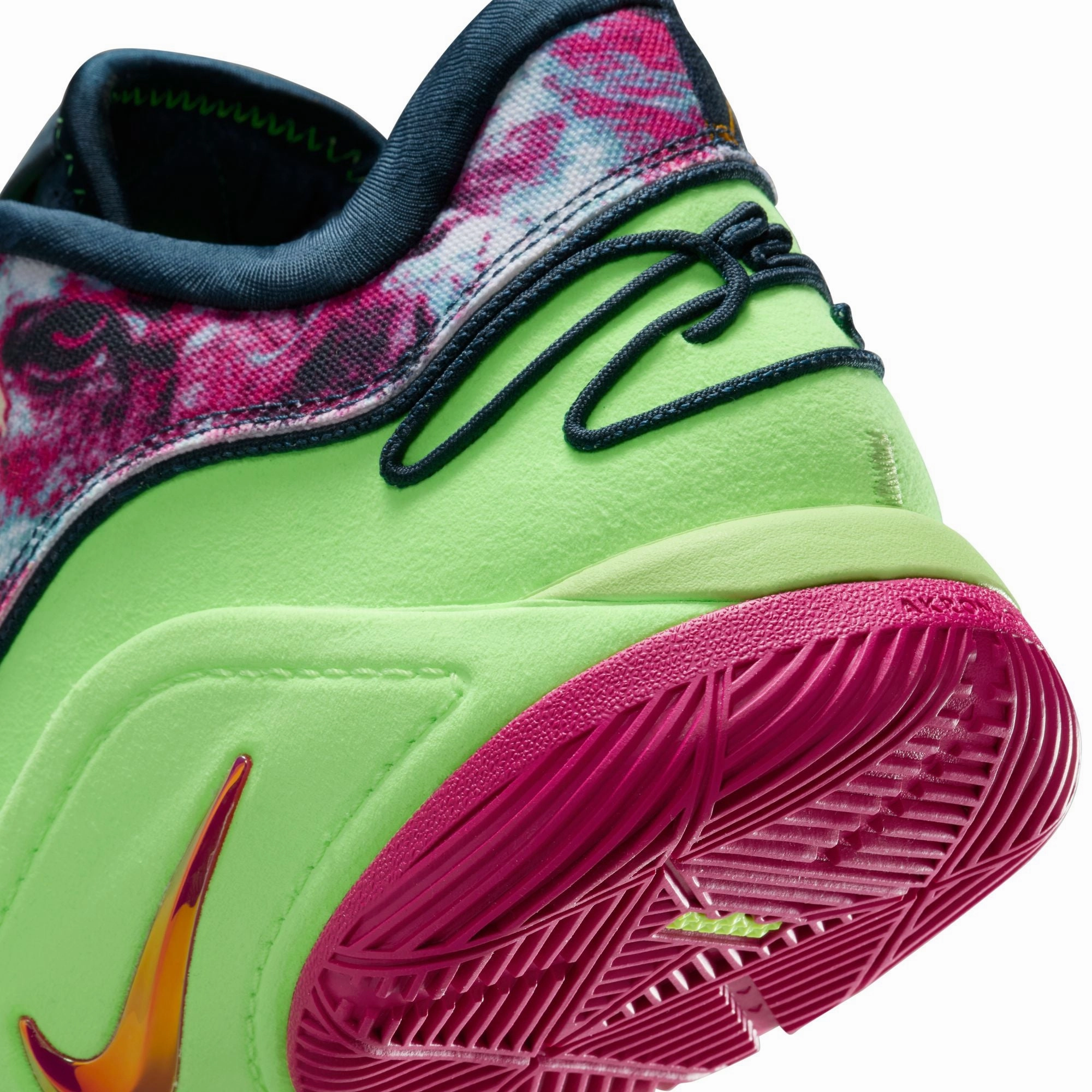 Top Selling Basketball Shoes 2018 Lebron XXII BW EP 'Blustery Fireberry Ghost Green'