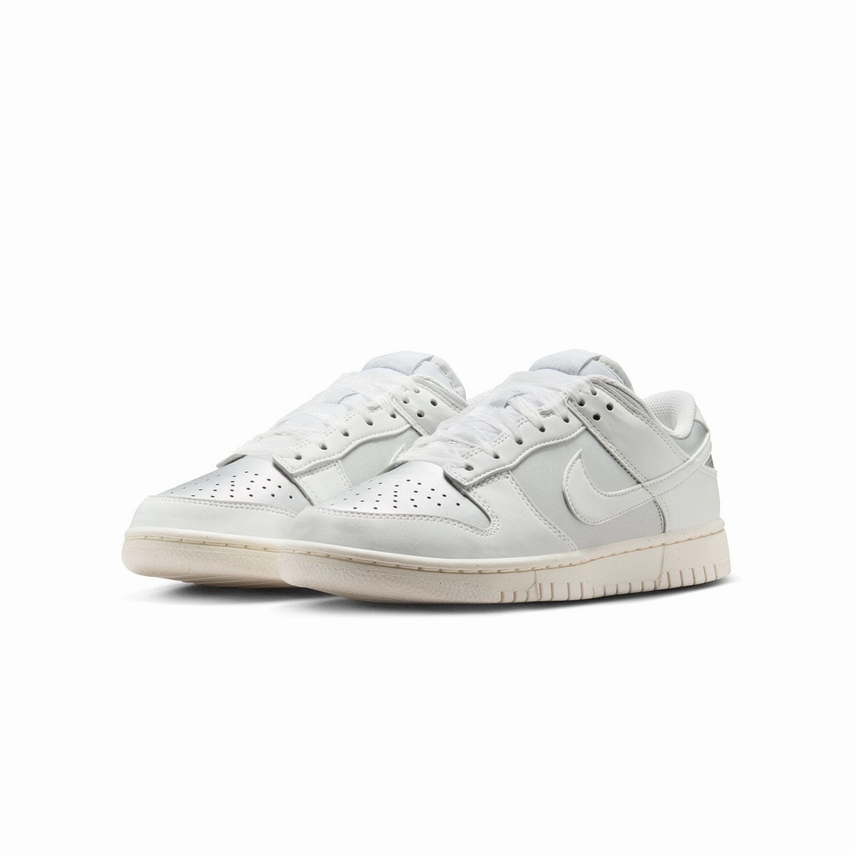 Kawhi 3 Basketball Shoes Wmns Dunk Low Next Nature 'Metallic Platinum'